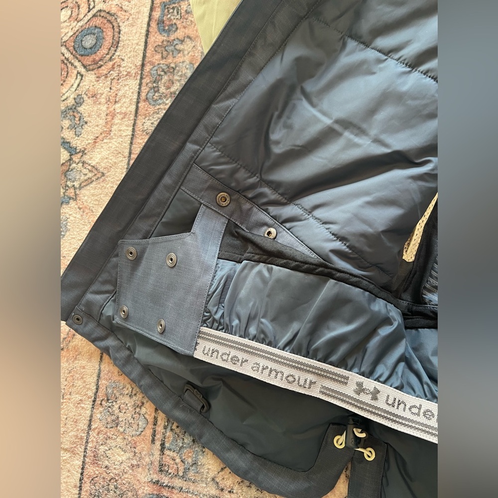NWT! Women’s Underarmor Snow Jacket, Size M - Picture 4 of 11